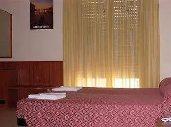 E La Solaria Hotell 3*