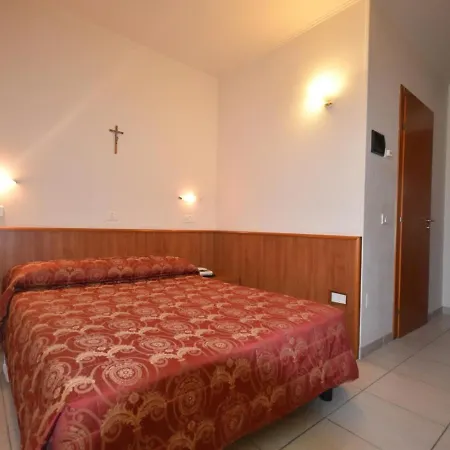 Hotel E La Solaria Con Parcheggio Gratuito A 450 Mt Dalla Nuova Basilica Di Padre Pio 3*