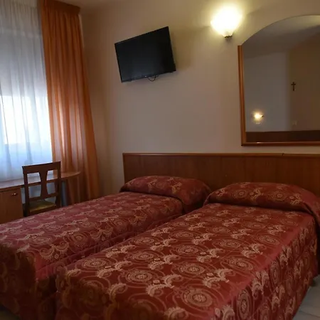 E La Solaria Con Parcheggio Gratuito A 450 Mt Dalla Nuova Basilica Di Padre Pio 3*