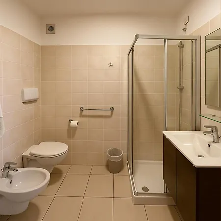 E La Solaria Hotell