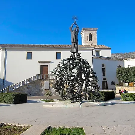 E La Solaria Con Parcheggio Gratuito A 450 Mt Dalla Nuova Basilica Di Padre Pio Hotel