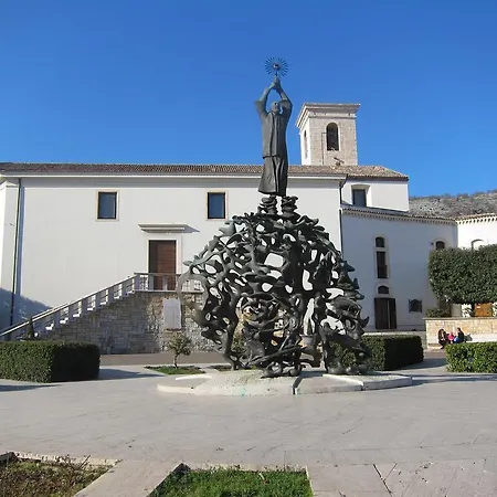 Hotel E La Solaria Con Parcheggio Gratuito A 450 Mt Dalla Nuova Basilica Di Padre Pio 3*