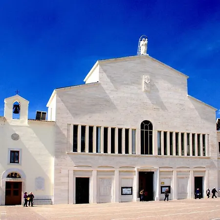 Hotel E La Solaria Con Parcheggio Gratuito A 450 Mt Dalla Nuova Basilica Di Padre Pio