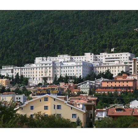 E La Solaria Hotell