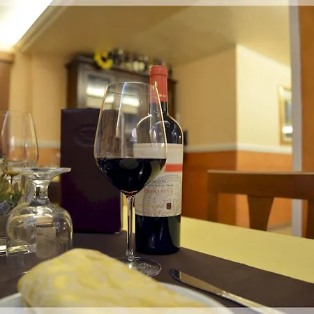 E La Solaria Con Parcheggio Gratuito A 450 Mt Dalla Nuova Basilica Di Padre Pio Hotel 3*