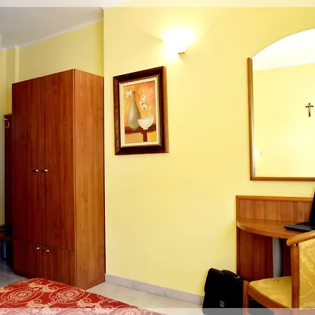 E La Solaria Con Parcheggio Gratuito A 450 Mt Dalla Nuova Basilica Di Padre Pio Hotel 3*