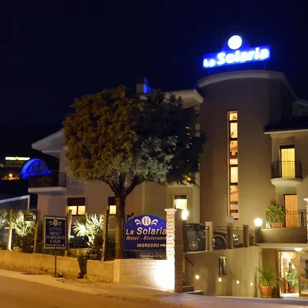 E La Solaria Hotell